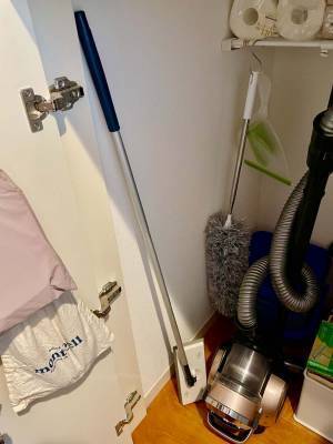 出しっぱなしでも違和感なし。サッと手に取れるからキレイが続く「bon momentのフローリングワイパースタンド」[PR]