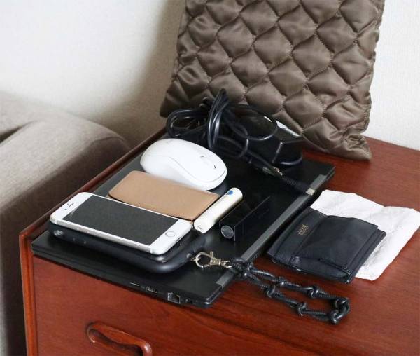 まさに理想のサイズ感！ノートPCをスマートに持ち歩き。通勤コーデを格上げする「魅せサブバッグ」[PR]