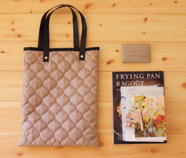 まさに理想のサイズ感！ノートPCをスマートに持ち歩き。通勤コーデを格上げする「魅せサブバッグ」[PR]