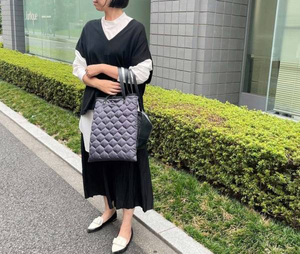 まさに理想のサイズ感！ノートPCをスマートに持ち歩き。通勤コーデを格上げする「魅せサブバッグ」[PR]