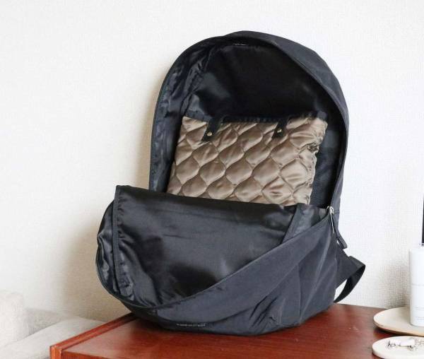 まさに理想のサイズ感！ノートPCをスマートに持ち歩き。通勤コーデを格上げする「魅せサブバッグ」[PR]