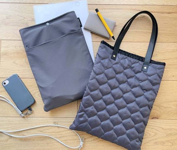 まさに理想のサイズ感！ノートPCをスマートに持ち歩き。通勤コーデを格上げする「魅せサブバッグ」[PR]