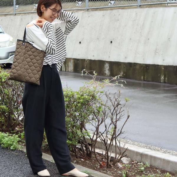 まさに理想のサイズ感！ノートPCをスマートに持ち歩き。通勤コーデを格上げする「魅せサブバッグ」[PR]