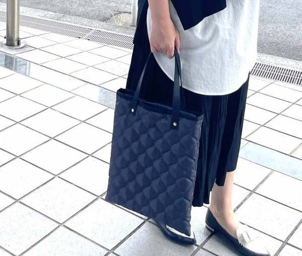 まさに理想のサイズ感！ノートPCをスマートに持ち歩き。通勤コーデを格上げする「魅せサブバッグ」[PR]