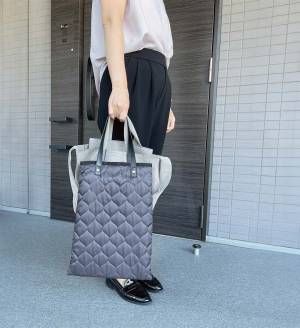 まさに理想のサイズ感！ノートPCをスマートに持ち歩き。通勤コーデを格上げする「魅せサブバッグ」[PR]