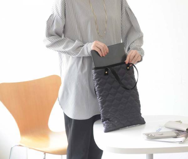 まさに理想のサイズ感！ノートPCをスマートに持ち歩き。通勤コーデを格上げする「魅せサブバッグ」[PR]