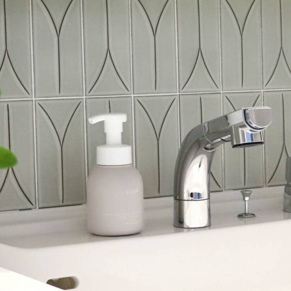 詰め替えボトルで景観を美しく。「詰め替えソープディスペンサー」インスタグラマーさんの使い方[PR]