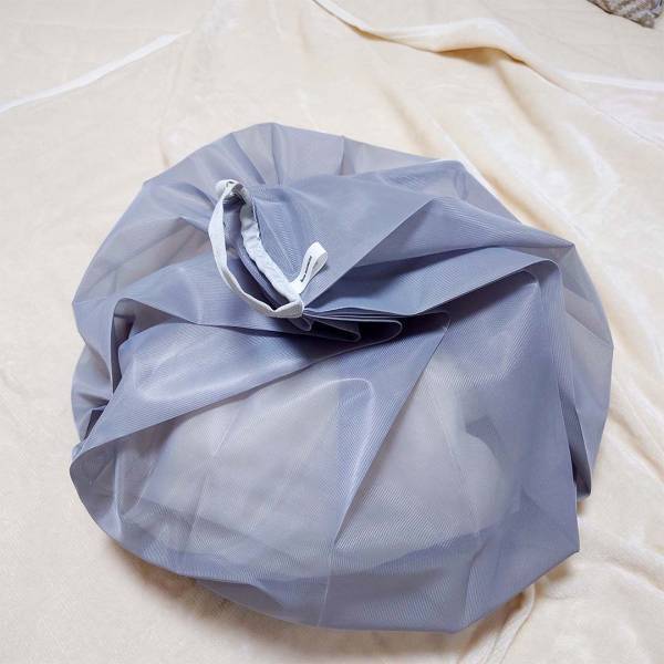 天然繊維で心地よい眠りを。今は一枚で快適、真冬は布団と組わあわせて。年中快適な「シルキーケット」で寝室を模様替え[PR]