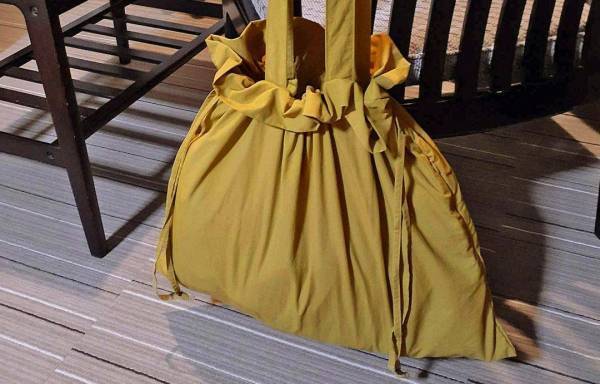 見られたくない下着類もスマートに持ち歩き。温泉旅行が快適スマートになる“巾着サブバッグ”[PR]