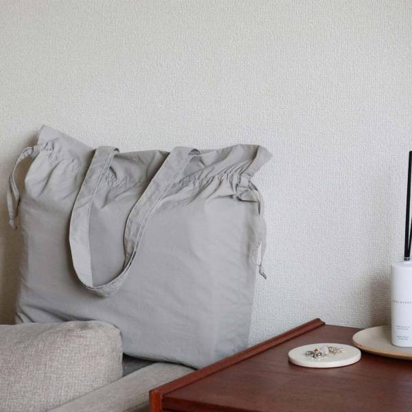 見られたくない下着類もスマートに持ち歩き。温泉旅行が快適スマートになる“巾着サブバッグ”[PR]