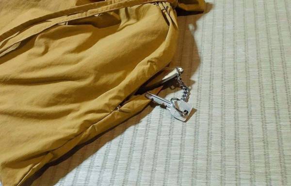 見られたくない下着類もスマートに持ち歩き。温泉旅行が快適スマートになる“巾着サブバッグ”[PR]