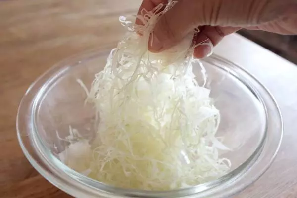 野菜がおいしく&たっぷり摂れる!キャベツ以外でも活躍「包丁職人が作ったスライサー」