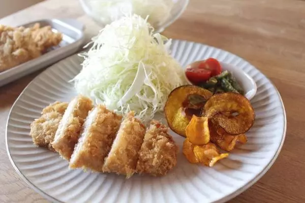 野菜がおいしく&たっぷり摂れる!キャベツ以外でも活躍「包丁職人が作ったスライサー」