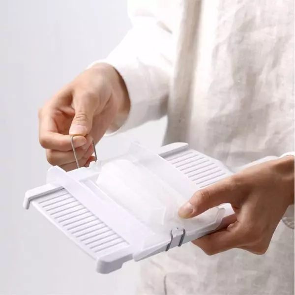 野菜がおいしく&たっぷり摂れる!キャベツ以外でも活躍「包丁職人が作ったスライサー」