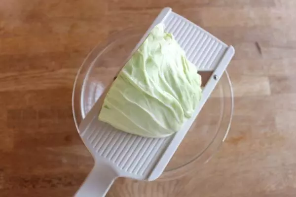 野菜がおいしく&たっぷり摂れる!キャベツ以外でも活躍「包丁職人が作ったスライサー」