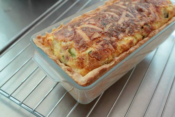 おもてなしや手土産にぴったり！ 「ほうれん草とベーコンのキッシュ」のレシピ