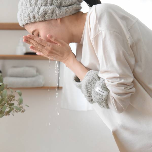 腕まくり名人になれる！水仕事にも洗顔にも「ふんわり感が持続する」タオルシリーズの2アイテムが人気です。[PR]