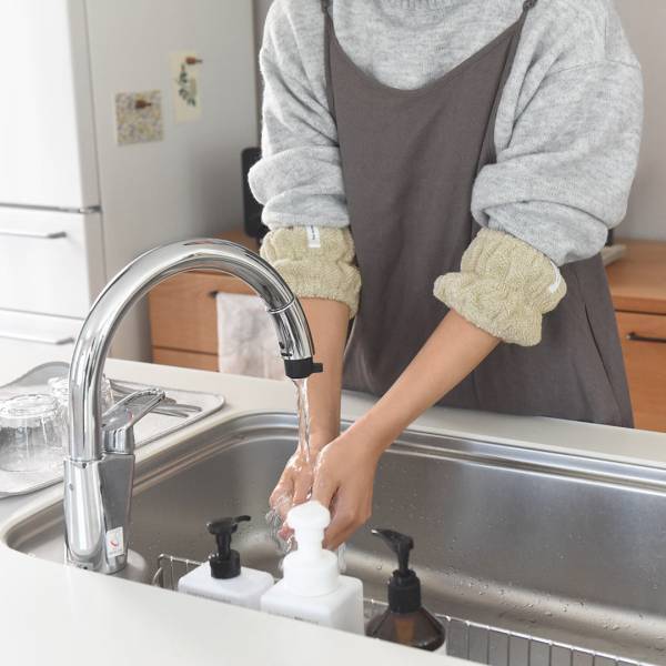 腕まくり名人になれる！水仕事にも洗顔にも「ふんわり感が持続する」タオルシリーズの2アイテムが人気です。[PR]