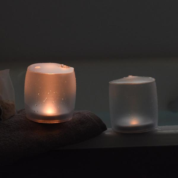 空気でプーーッと膨らませて、バスタブに浮かべてリラックス。ユニークな防水ライト「エムパワード」[PR]