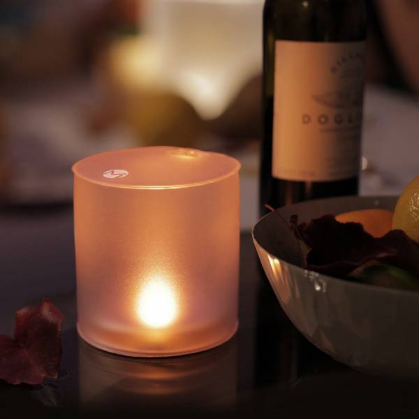 空気でプーーッと膨らませて、バスタブに浮かべてリラックス。ユニークな防水ライト「エムパワード」[PR]