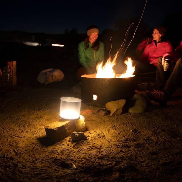 空気でプーーッと膨らませて、バスタブに浮かべてリラックス。ユニークな防水ライト「エムパワード」[PR]