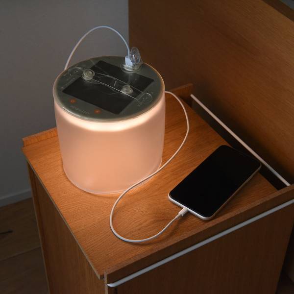 空気でプーーッと膨らませて、バスタブに浮かべてリラックス。ユニークな防水ライト「エムパワード」[PR]