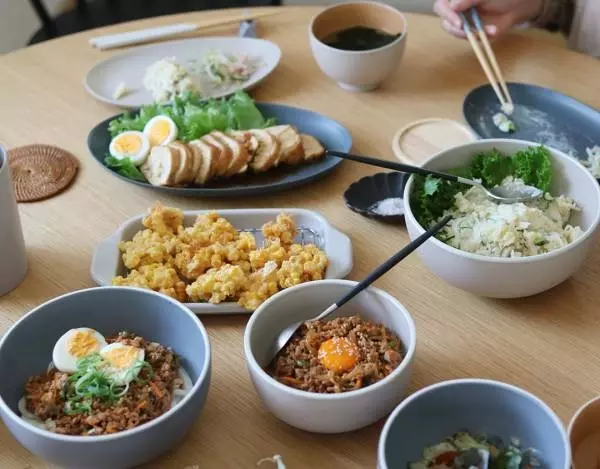 ワンランクアップした食卓に。毎日の料理からおもてなしに使えるボンモマンの器シリーズ【まとめ買いイベント開催中】