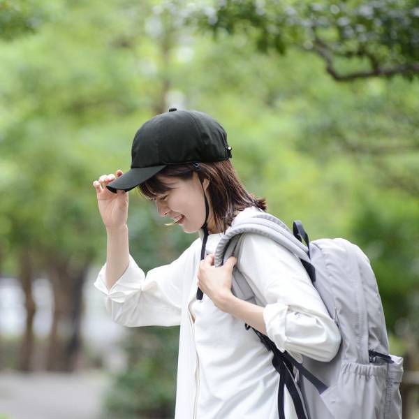 大人の自転車用ヘルメットどうする？選べる2タイプの「インナーガード入り帽子」で安心をプラス。[PR]