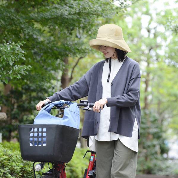 大人の自転車用ヘルメットどうする？選べる2タイプの「インナーガード入り帽子」で安心をプラス。[PR]