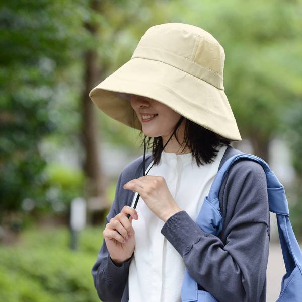 大人の自転車用ヘルメットどうする？選べる2タイプの「インナーガード入り帽子」で安心をプラス。[PR]