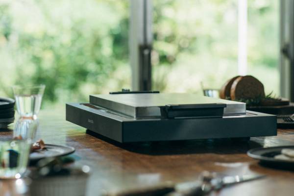 自宅でライブキッチン！　バルミューダの最新家電は、想像を上回る次世代ホットプレート