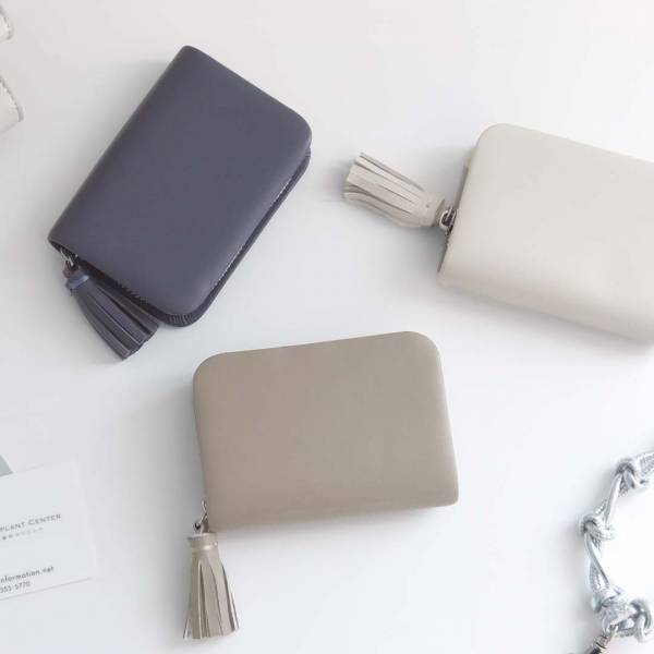キャッシュレス時代のお財布はコンパクトさで選ぶ！ラムレザーで大人の女性が使いやすい「カードケース」[PR]