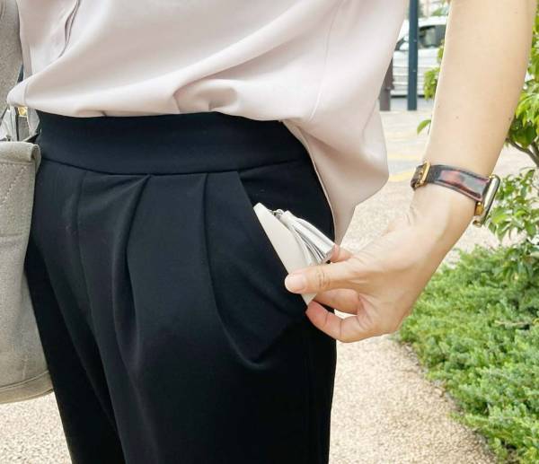 キャッシュレス時代のお財布はコンパクトさで選ぶ！ラムレザーで大人の女性が使いやすい「カードケース」[PR]