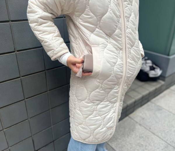 キャッシュレス時代のお財布はコンパクトさで選ぶ！ラムレザーで大人の女性が使いやすい「カードケース」[PR]