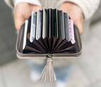 キャッシュレス時代のお財布はコンパクトさで選ぶ！ラムレザーで大人の女性が使いやすい「カードケース」[PR]