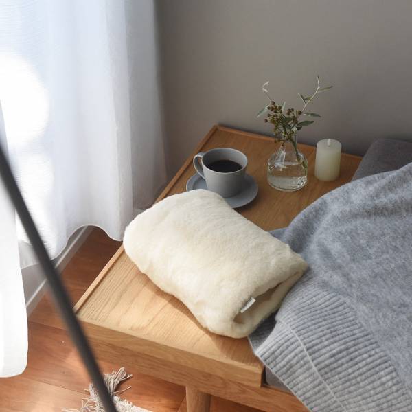 あたたかくて小さくてモフモフ。この物体の正体は？ヒントは、お湯いらず、コードレスで使えます。[PR]