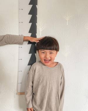 大きくなったね♪成長の記録を家族で楽しむ「身長計タペストリー」インスタグラマーさんのご愛用レポ[PR]