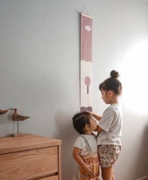 大きくなったね♪成長の記録を家族で楽しむ「身長計タペストリー」インスタグラマーさんのご愛用レポ[PR]