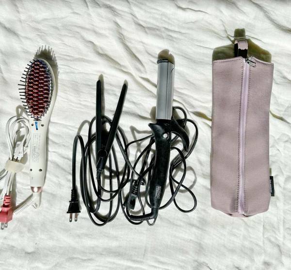 【待望の限定カラー】熱々のまま収納できる「耐熱ヘアアイロンポーチ」スタッフ使用レポ[PR]