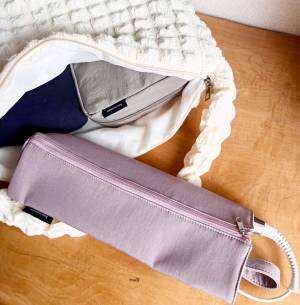 【待望の限定カラー】熱々のまま収納できる「耐熱ヘアアイロンポーチ」スタッフ使用レポ[PR]