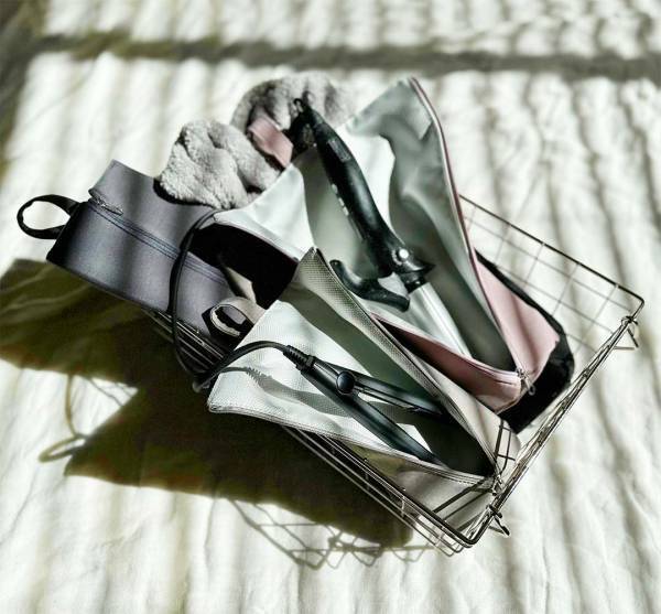 【待望の限定カラー】熱々のまま収納できる「耐熱ヘアアイロンポーチ」スタッフ使用レポ[PR]
