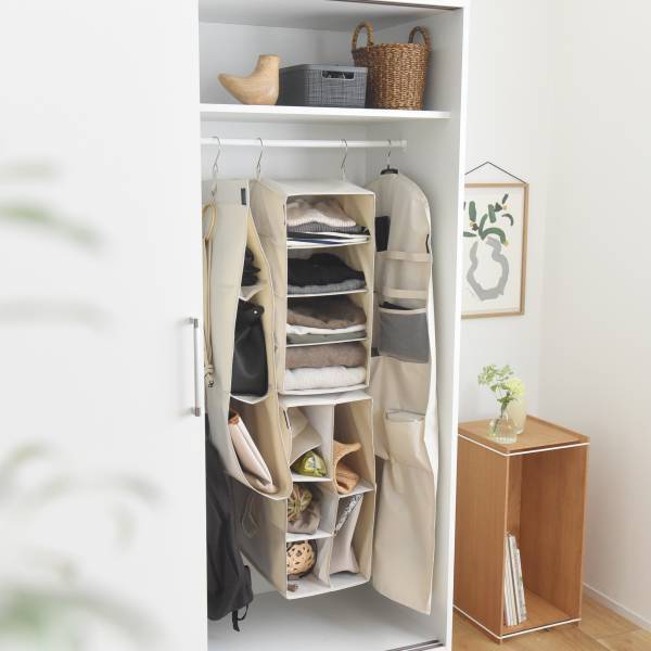 クローゼットの収納力が上がる！衣替えのタイミングで取り入れたい「ハンギングラック」のある暮らし【インスタグラマーさんのもの選び】[PR]