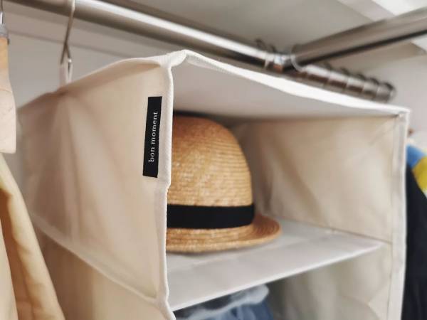 クローゼットの収納力が上がる！衣替えのタイミングで取り入れたい「ハンギングラック」のある暮らし【インスタグラマーさんのもの選び】[PR]