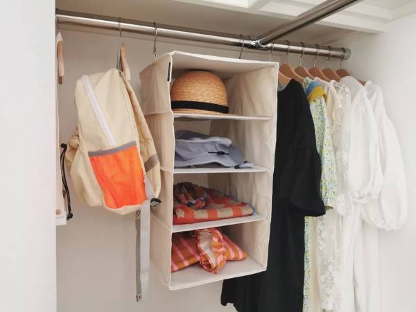 クローゼットの収納力が上がる！衣替えのタイミングで取り入れたい「ハンギングラック」のある暮らし【インスタグラマーさんのもの選び】[PR]