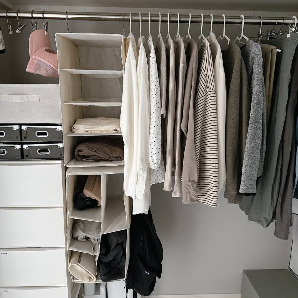 クローゼットの収納力が上がる！衣替えのタイミングで取り入れたい「ハンギングラック」のある暮らし【インスタグラマーさんのもの選び】[PR]