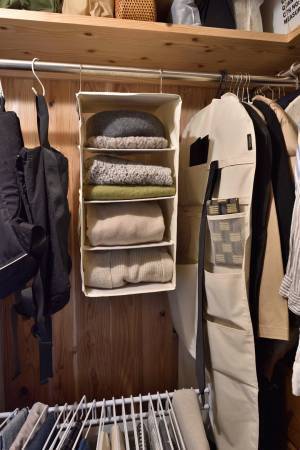 クローゼットの収納力が上がる！衣替えのタイミングで取り入れたい「ハンギングラック」のある暮らし【インスタグラマーさんのもの選び】[PR]