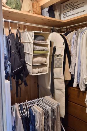 クローゼットの収納力が上がる！衣替えのタイミングで取り入れたい「ハンギングラック」のある暮らし【インスタグラマーさんのもの選び】[PR]
