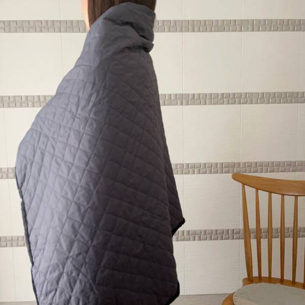 ひざ掛け以上、電気毛布未満。 USBに接続で手軽にあったか「電気ブランケット」[PR]