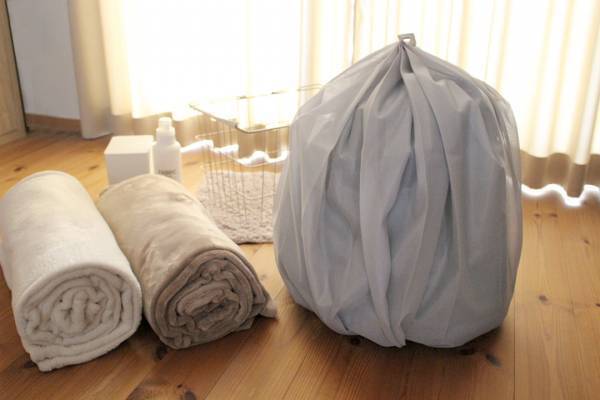 毛布の片寄り対策に。「bon moment ふくらむ洗濯ネット」で簡単おうち洗い！[PR]