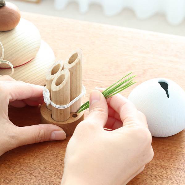 伝統とモダンどっちもいいなと思えるお正月飾り。水引しめ縄、ミニ門松、木の鏡餅・・・お正月インテリア雑貨６選[PR]